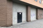 Retail for sale & for rent at Avenida Constitución, 38, Coslada, Madrid, 28820 with door, window, property, road surface, building, fixture, asphalt, wood, brick and brickwork around