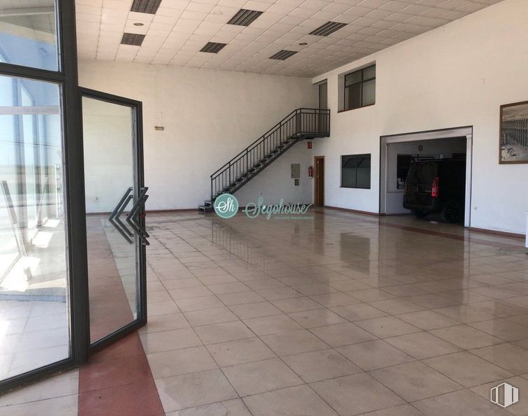 Nave en venta en Polígono industrial Cantalejo, Cantalejo, Segovia, 40320 con marco, pasillo, diseño de interiores, pavimentos, piso, madera, arte, accesorio, suelos de baldosas y techo alrededor