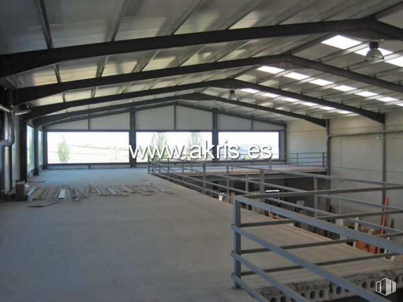 Industrial for sale at Calle Toneleros, Torrijos, Toledo, 45500 with fixture, wood, floor, shade, beam, window, hall, real estate, roof and building around