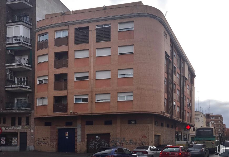 Retail for sale & for rent at Calle Santa Sabina, 28, Talavera de la Reina, Toledo, 45600 with car, building, land vehicle, wheel, property, sky, tire, window, vehicle and urban design around