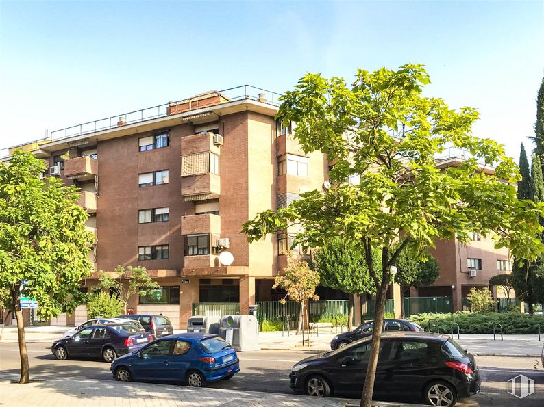 Local en alquiler en Calle San Epifanio, 1, Arganzuela, Madrid, 28005 con coche, edificio, ventana, zona residencial, apartamento, ciudad, zona urbana, barrio, fachada y ciudad alrededor