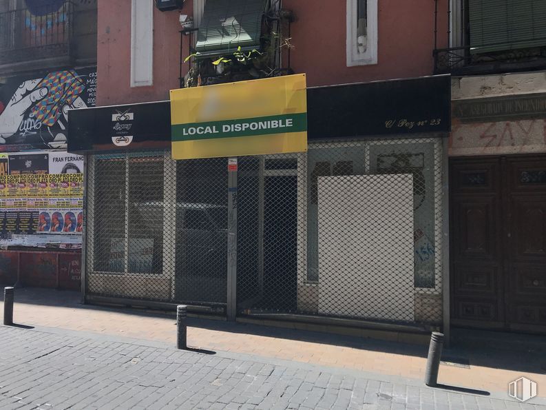 Local en alquiler y venta en Calle Pez, 23, Centro, Madrid, 28004 con puerta, edificio, superficie de carretera, ventana, gas, material compuesto, acera, fuente, fachada y carretera alrededor