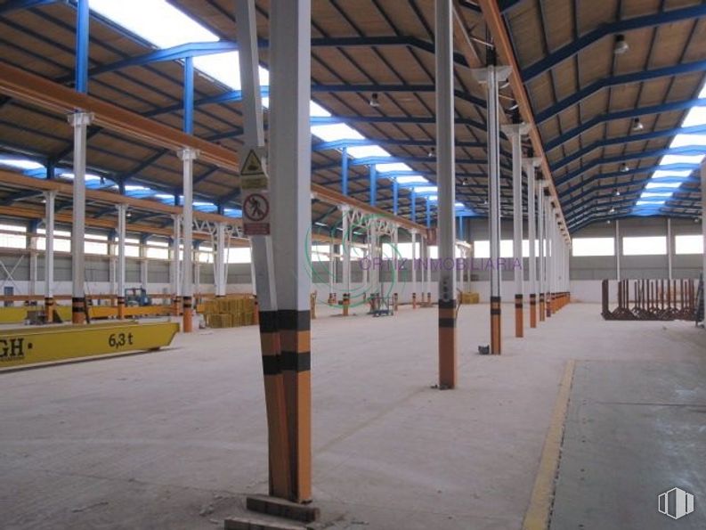 Industrial for sale at Carretera Valencia, Cuenca, 16004 with building, shade, transport hub, vehicle, window, beam, metropolitan area, city, flooring and tree around