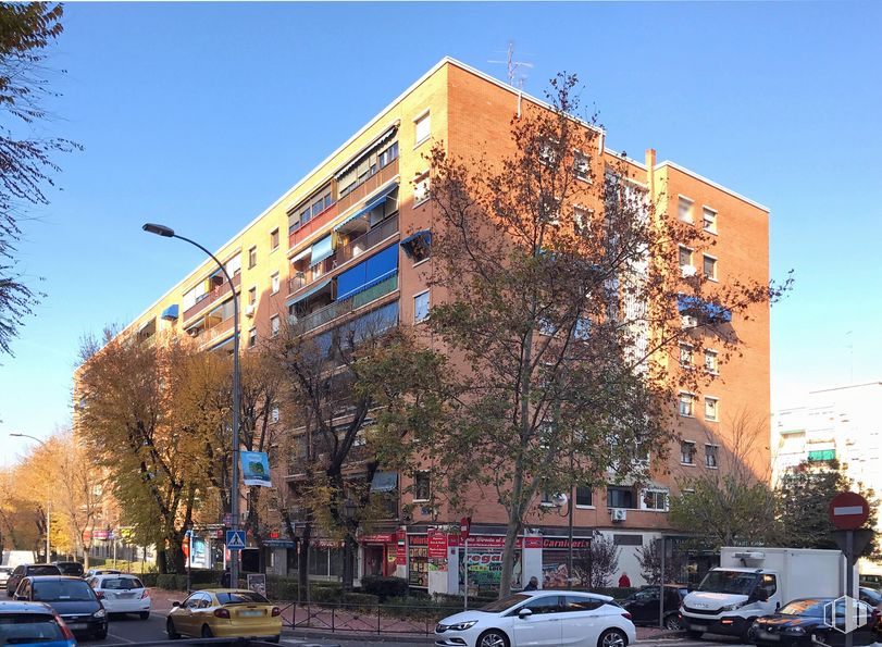 Local en alquiler en Calle Río Genil, 21, Móstoles, Madrid, 28934 con coche, edificio, luz de la calle, cielo, rueda, neumático, vehículo, árbol, diseño urbano y bloque de torres alrededor