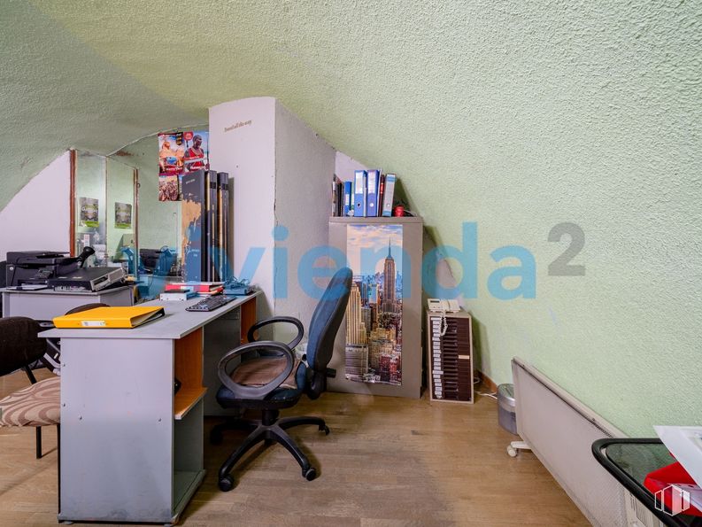 Local en venta en Calle Arrieta, Centro, Madrid, 28013 con silla, mesa, mueble, edificio, madera, escritorio para computadora, escritorio, suelo, diseño de interiores y piso alrededor