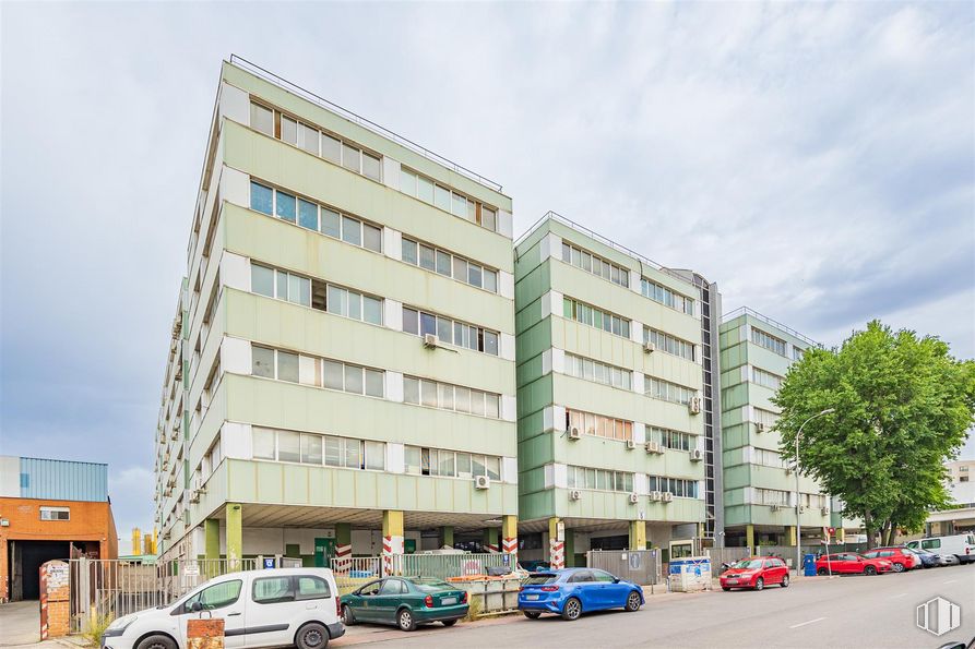 Nave en alquiler en Calle Gamonal, 5, Villa de Vallecas, Madrid, 28031 con coche, edificio, vehículo terrestre, nube, cielo, rueda, vehículo, ventana, neumático y diseño urbano alrededor