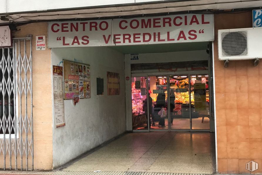 Local en alquiler y venta en Calle Lisboa, 6, Torrejón de Ardoz, Madrid, 28850 con electrodoméstico, fachada, venta minorista, puerta, fuente, ciudad, calle, edificio, toldo y carretera alrededor