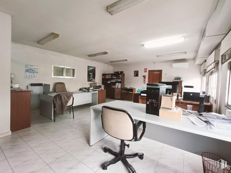 Industrial for sale at Calle Urano, Móstoles, Madrid, 28936 with chair, desk, window, light fixture, lighting, furniture, interior design, office chair, table and office equipment around