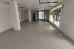 Retail for sale & for rent at Avenida Moratalaz, Moratalaz, Madrid, 28030 with fixture, flooring, floor, tile flooring, art, glass, event, hall, city and ceiling around