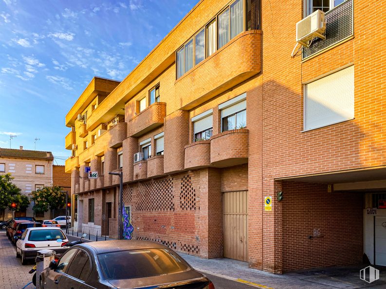 Local en alquiler en Calle Sacedón, Azuqueca de Henares, Guadalajara, 19200 con coche, edificio, ventana, vehículo terrestre, vehículo, cielo, planta, neumático, arquitectura y nube alrededor