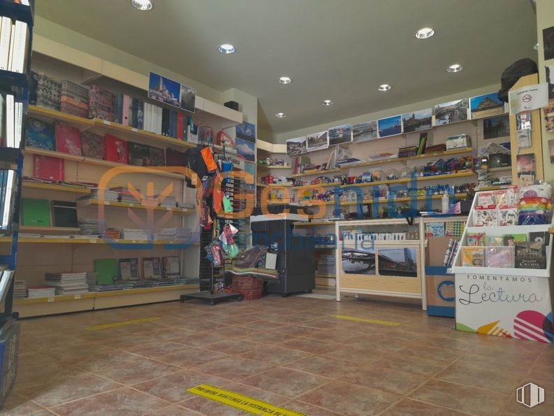 Retail for sale at Nueva Segovia, Segovia, 40006 with property, shelf, furniture, shelving, interior design, publication, bookcase, retail, floor and wall around