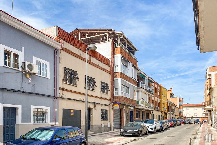 Local en alquiler y venta en Calle San Martín de la Vega, 18, Getafe, Madrid, 28901 con coche, ventana, edificio, neumático, vehículo terrestre, cielo, vehículo, rueda, propiedad y nube alrededor