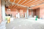 Retail for rent at Calle Fuentevaqueros, 43, Fuenlabrada, Madrid, 28944 with property, interior design, wood, hall, flooring, floor, real estate, beam, ceiling and building material around