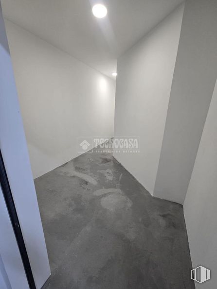 Industrial for sale at Calle San Fortunato, Usera, Madrid, 28041 with building, wood, interior design, grey, floor, flooring, house, fixture, hardwood and ceiling around