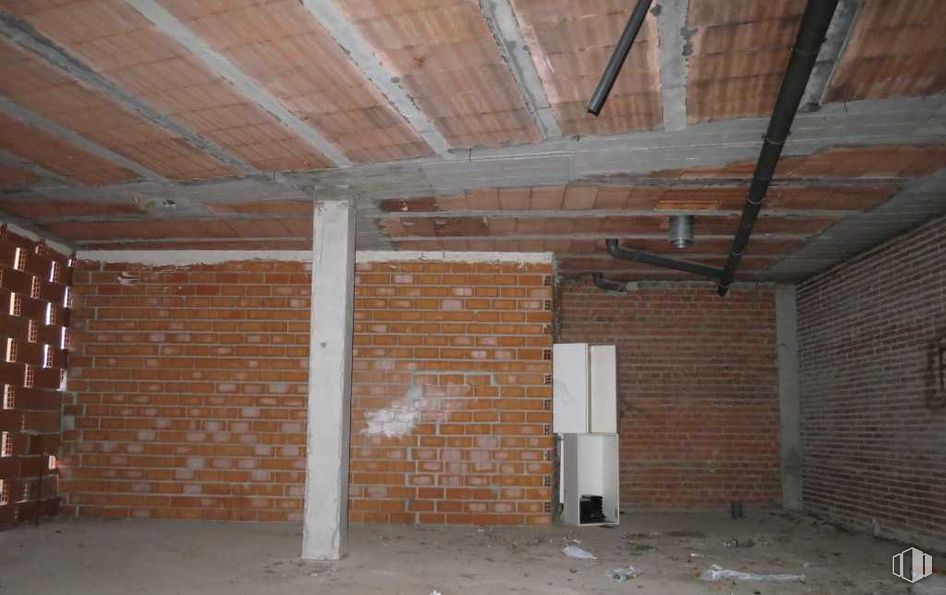 Local en alquiler y venta en Calle Toledo, 36, Cebreros, Ávila, 05260 con madera, albañilería, ladrillo, suelo, piso, material de construcción, línea, viga, techo y techo alrededor