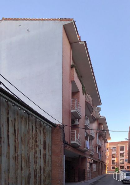 Retail for sale at Calle Mariana Pineda, 4, Ocaña, Toledo, 45300 with building, sky, property, window, wood, house, neighbourhood, brick, material property and road surface around