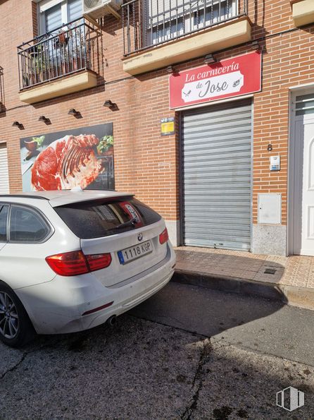 Retail for rent at Avenida de Ramón y Cajal, 8, Añover de Tajo, Toledo, 45250 with car, license plate, tire, wheel, window, automotive lighting, automotive parking light, automotive tail & brake light, car door and family car around