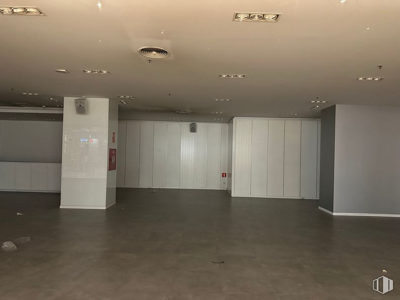 Local en alquiler en Centro Comercial Bulevar Getafe, Calle Isabel Allende, 4, Getafe, Madrid, 28903 con edificio, pasillo, pavimentos, piso, techo, evento, espacio, accesorio, hormigón y gas alrededor