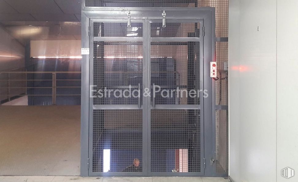 Nave en venta en Zona industrial, Alcobendas, Madrid, 28108 con accesorio, gas, madera, material compuesto, vidrio, máquina, aluminio, metal, cableado eléctrico y malla alrededor