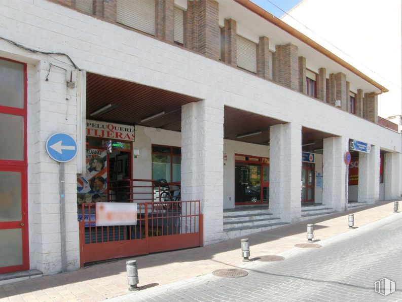 Local en venta en Calle Real, Colmenar Viejo, Madrid, 28770 con propiedad, edificio, accesorio, fachada, bienes raíces, edificio comercial, diseño urbano, ciudad, ventana y cielo alrededor