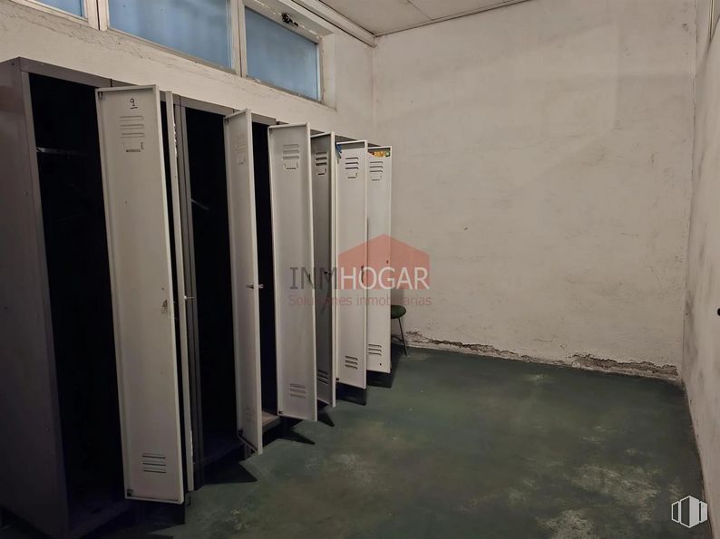 Industrial for sale at Polígono Hervencias, Ávila, 05004 with building, fixture, flooring, gas, door, composite material, house, glass, aluminium and plaster around