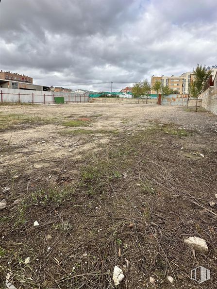 Suelo en alquiler en Calle Bernarda García, 14, Vicálvaro, Madrid, 28052 con nube, cielo, ecorregión, árbol, planta, lote de terreno, hierba, superficie de la carretera, asfalto y paisaje alrededor