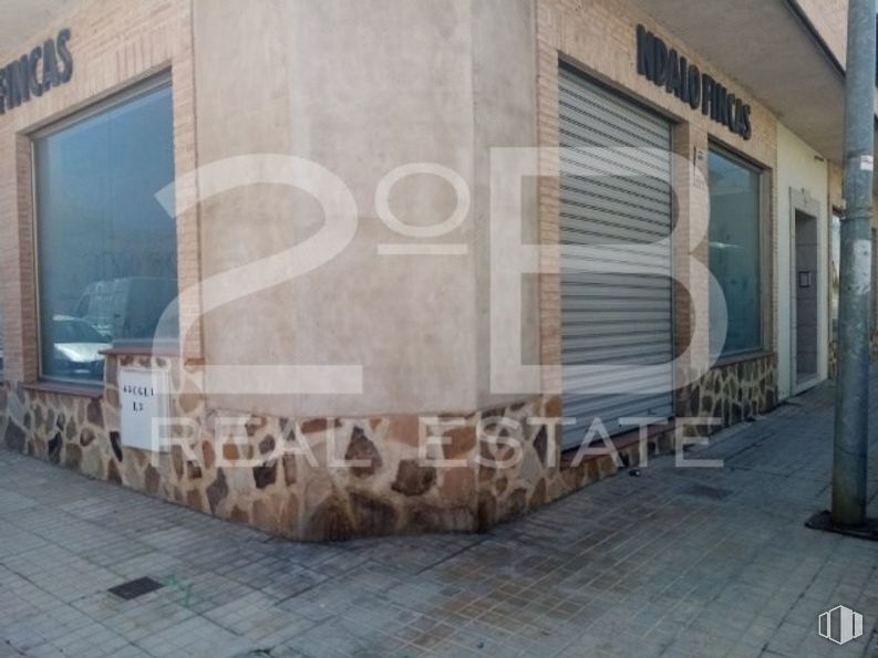 Local en venta en Casco urbano, Consuegra, Toledo, 45700 con ventana, edificio, madera, superficie de la carretera, diseño urbano, casa, fachada, suelos, gas y acera alrededor