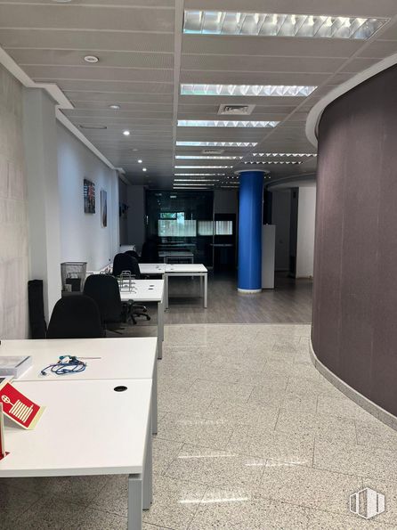 Local en alquiler en Zona norte, Alcobendas, Madrid, 28100 con mesa, propiedad, edificio, suelos, interiorismo, suelo, silla, accesorio, pared y techo alrededor