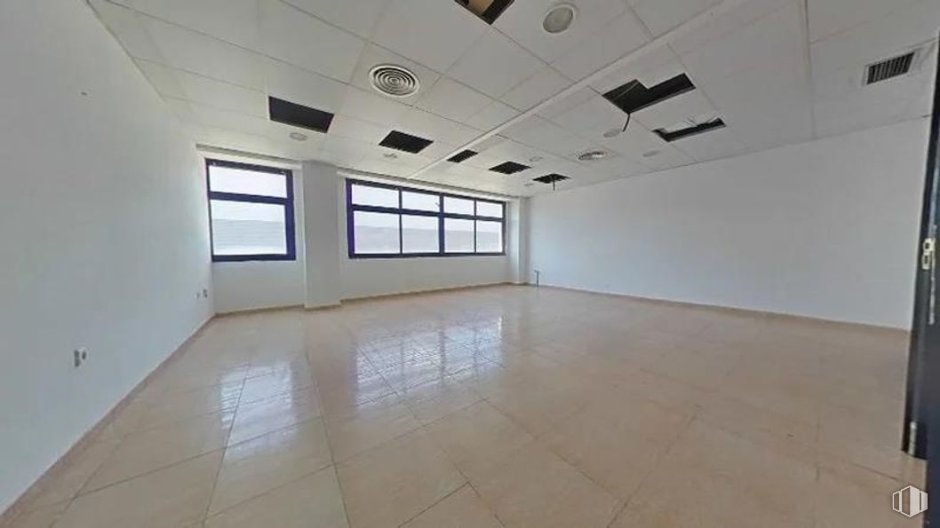 Nave en venta en Calle Cincel, Rivas-Vaciamadrid, Madrid, 28529 con ventana, accesorio, edificio, suelo, suelos, hall, sombra, vidrio, techo y espacio alrededor