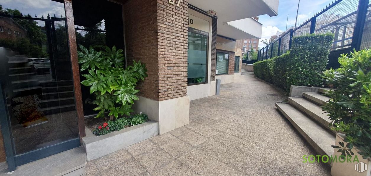 Local en alquiler y venta en Calle López Hoyos, 27, Chamartín, Madrid, 28006 con planta, superficie de la carretera, edificio, albañilería, sombra, suelos, diseño urbano, ladrillo, suelo y barrio alrededor