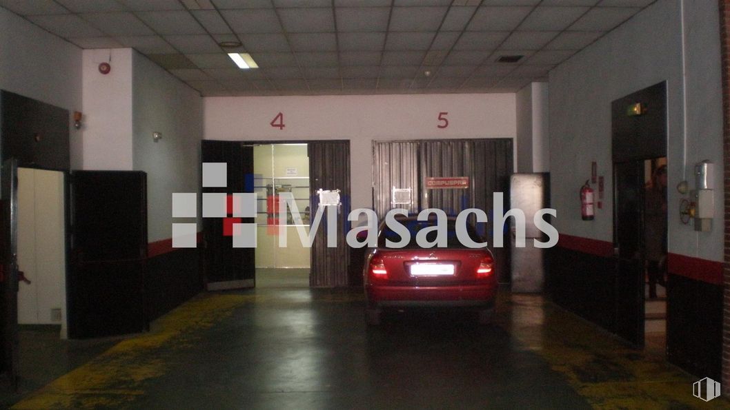 Nave en venta en Zona M-4 SUR, Usera, Madrid, 28041 con luz de estacionamiento, iluminación del automóvil, diseño automovilístico, edificio, luces traseras y de freno, vehículo, coche, interiorismo, arquitectura y vehículo de motor alrededor