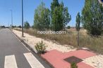 Land for sale at Calle Bartolomé de las Casas, Ávila, 05002 with plant, sky, road surface, land lot, asphalt, urban design, grass, tree, sidewalk and landscape around