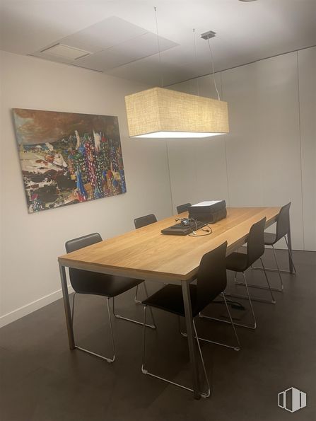 Oficina en venta en Calle Serrano, 213, Chamartín, Madrid, 28016 con silla, alumbrado, mesa, mueble, interiorismo, madera, edificio, suelos, suelo y pared alrededor