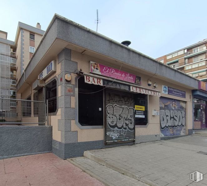 Local en venta en Calle Ocaña, 91, La Latina, Madrid, 28047 con edificio, ventana, cielo, puerta, fuente, fachada, accesorio, ciudad, carretera y edificio comercial alrededor