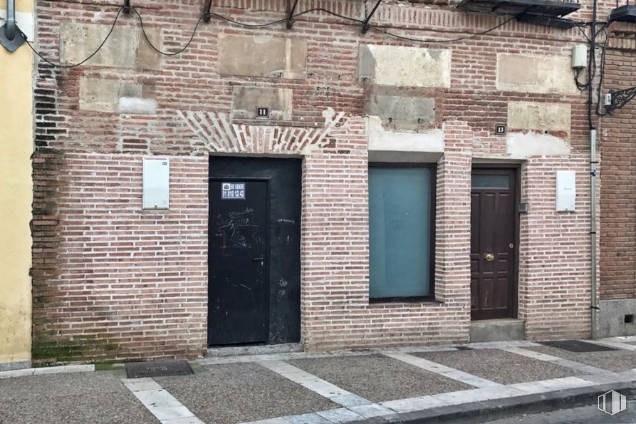 Local en venta en Calle Jacinto González, 13, Navalcarnero, Madrid, 28600 con puerta, ventana, edificio, superficie de la carretera, madera, ladrillo, albañilería, material de construcción, zona residencial y fachada alrededor