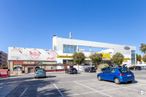 Retail for sale at Avenida Pablo Iglesias, 78, Rivas-Vaciamadrid, Madrid, 28529 with car, building, automotive parking light, sky, vehicle, wheel, motor vehicle, tire, asphalt and road around