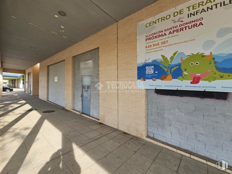 Local en alquiler en Zona Ensanche Sur, Alcorcón, Madrid, 28922 con edificio, pared, arte, puerta, fachada, casa, evento, planta, publicidad y señalización alrededor