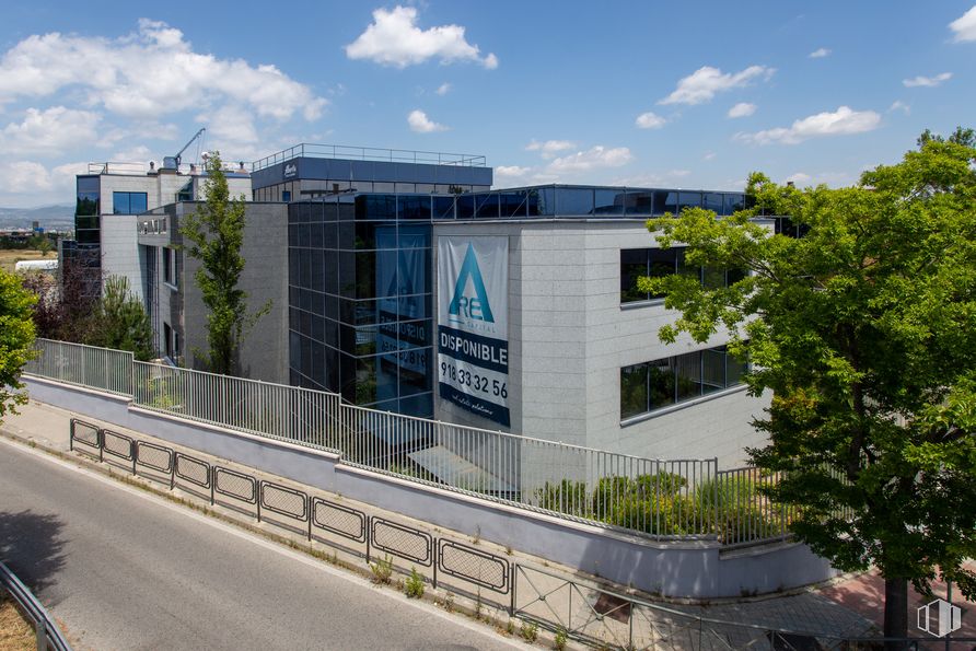 Oficina en alquiler en Edificio Fiteni VIII Nº2, Calle Valle de Alcudia, 1, Las Rozas de Madrid, Madrid, 28230 con ventana, edificio, nube, planta, cielo, diseño urbano, valla, árbol, fachada y edificio comercial alrededor