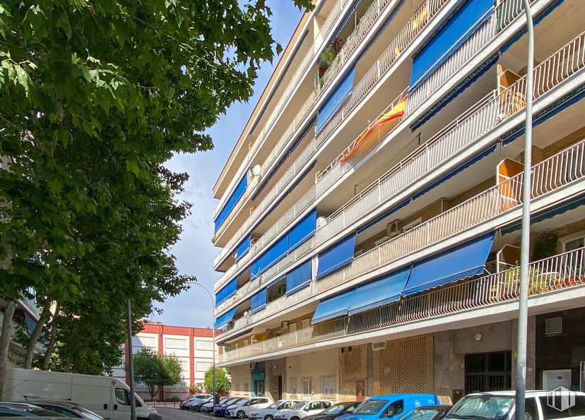 Oficina en alquiler y venta en Calle Loeches, 3, Alcalá de Henares, Madrid, 28806 con edificio, cielo, tiempo de día, árbol, diseño urbano, bloque de pisos, casa, condominio, barrio residencial y bienes raíces alrededor