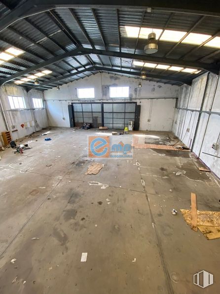 Industrial for sale at Zona Industrial, Cedillo del Condado, Toledo, 45214 with light fixture, window, architecture, flooring, floor, wood, hall, gas, ceiling and composite material around