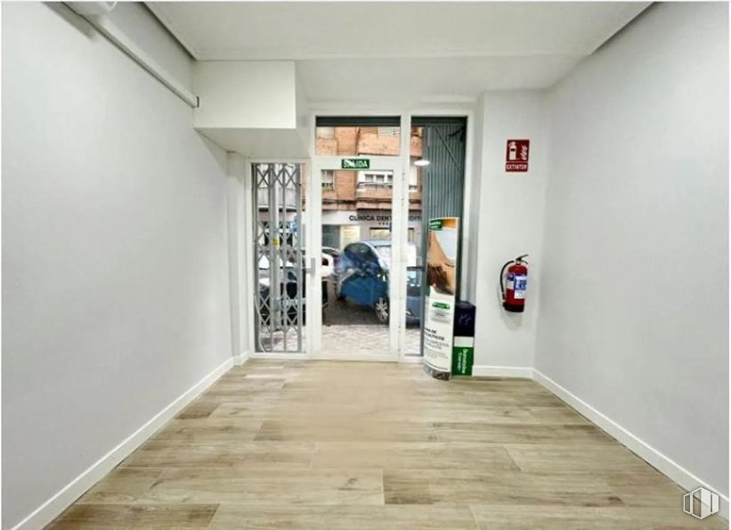 Local en venta en Calle Sánchez Pacheco, Chamartín, Madrid, 28002 con edificio, puerta, accesorio, interiorismo, madera, suelo, suelos, hall, inmobiliario y marco alrededor