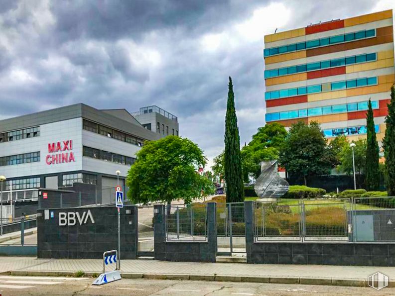 Local en venta en Edificio Auge III, Calle María Tubau, 4, Fuencarral - El Pardo, Madrid, 28050 con edificio, cielo, nube, planta, árbol, arquitectura, ventana, diseño urbano, superficie de carretera y línea alrededor