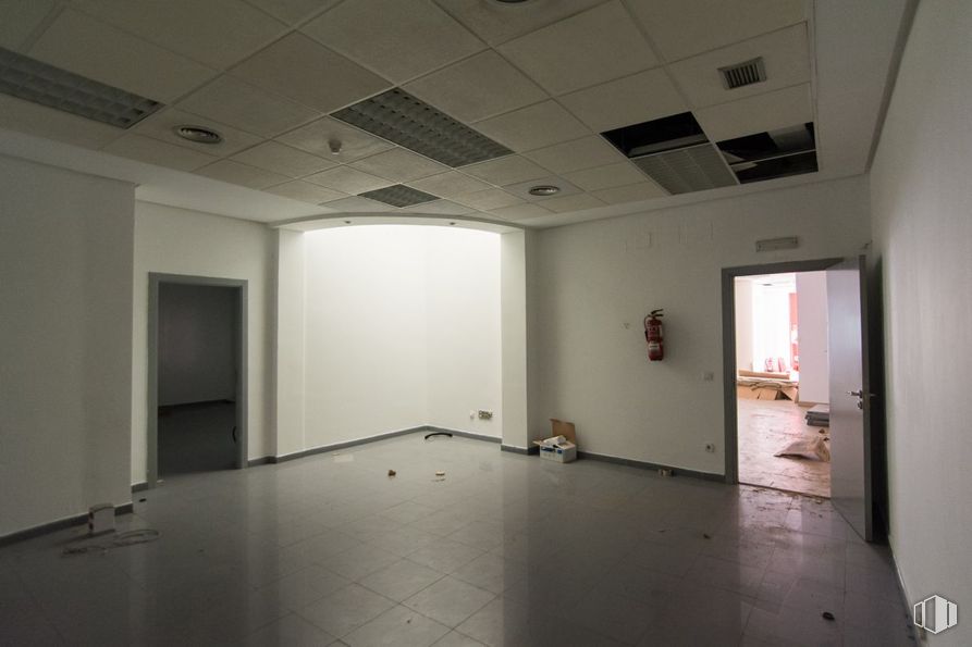 Retail for rent at Centro urbano, Torrijos, Toledo, 45500 with window, fixture, flooring, wood, building, floor, hall, ceiling, hardwood and door around