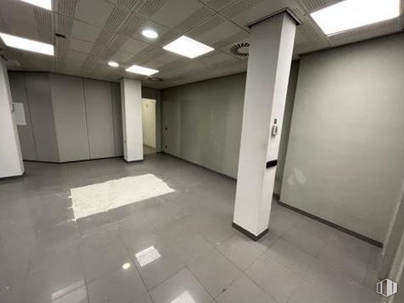 Retail for sale at Calle Virgen de Aranzadu, Fuencarral - El Pardo, Madrid, 28034 with light fixture, lighting, flooring, floor, ceiling, interior design, composite material, door, tile flooring and silver around