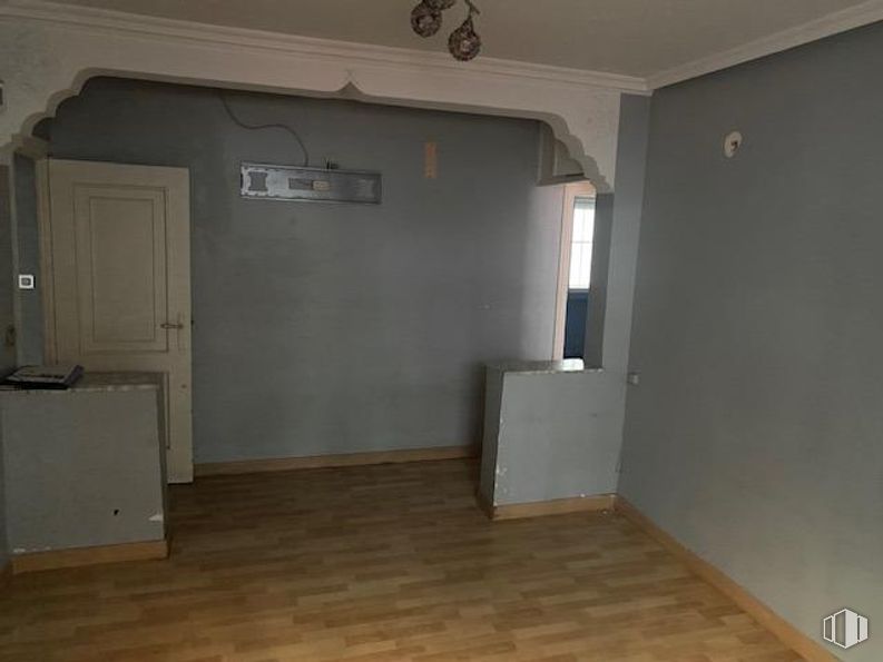 Retail for sale at Calle Villajimena, Vicálvaro, Madrid, 28032 with door, flooring, floor, wood, ceiling, room, apartment, wood stain, plaster and paint around