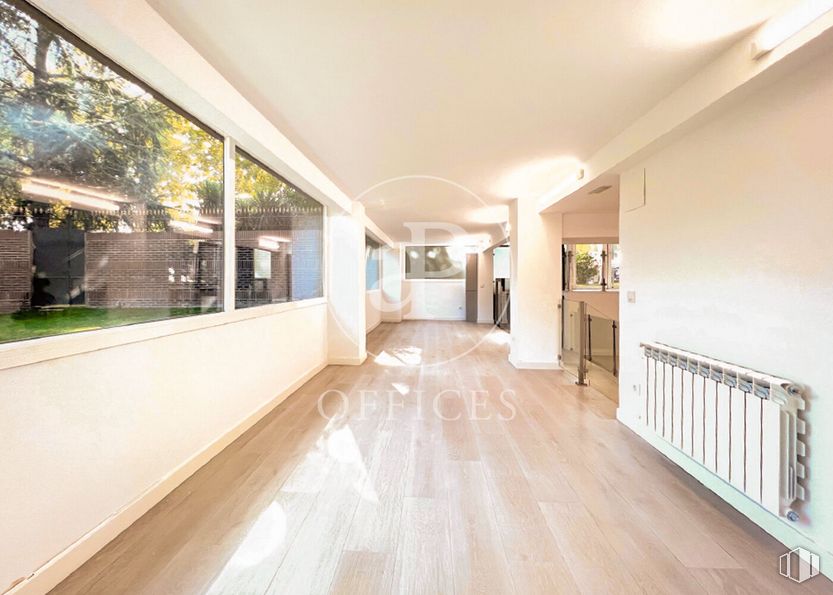 Office for rent at Torre del Retiro, Avenida Menéndez Pelayo, 67, Retiro, Madrid, 28009 with property, plant, wood, fixture, window, hall, building, flooring, floor and hardwood around