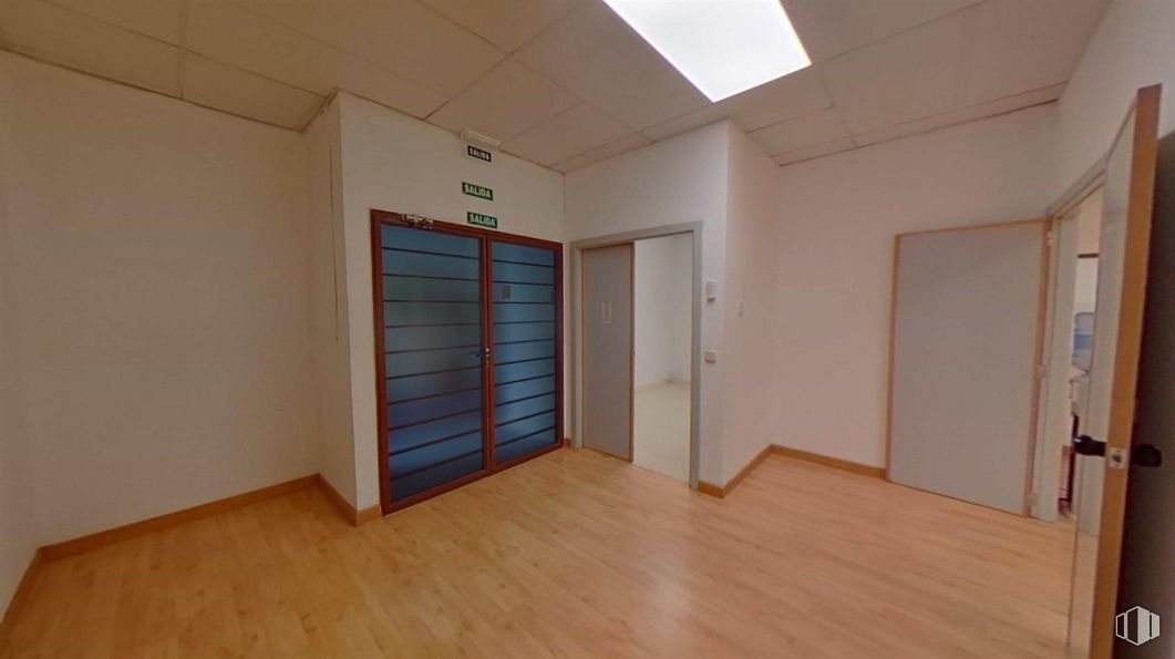 Oficina en alquiler en Calle Isabel Colbrand, Fuencarral - El Pardo, Madrid, 28050 con madera, hall, suelos, pared, tinte para madera, suelo laminado, madera dura, accesorio, barniz y vidrio alrededor