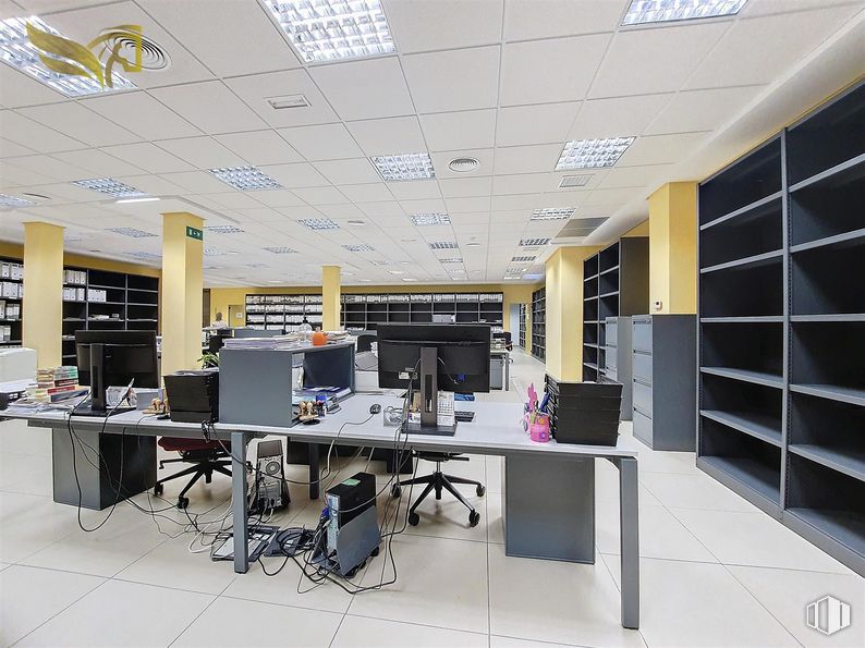 Office for sale at Calle Vega, Torrijos, Toledo, 45500 with bookcase, computer monitor, desk, table, furniture, chair, building, automotive design, office chair and personal computer around