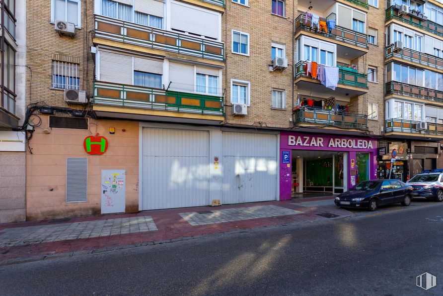 Local en venta en Calle Olivo, 5, Getafe, Madrid, 28901 con coche, edificio, ventana, neumático, rueda, vehículo, superficie de la carretera, diseño urbano, zona residencial y espacio público alrededor