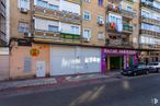 Retail for sale at Calle Olivo, 5, Getafe, Madrid, 28901 with car, building, window, tire, wheel, vehicle, road surface, urban design, residential area and public space around